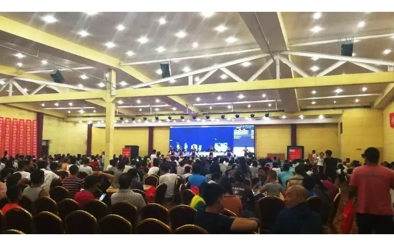 鄭州客戶答謝會太火爆!近1000人參會！半個小時訂貨突破1萬組！